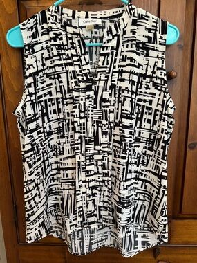 Calvin Klein Size Small Black and White Geometric Printed Sleeveless Top EUC